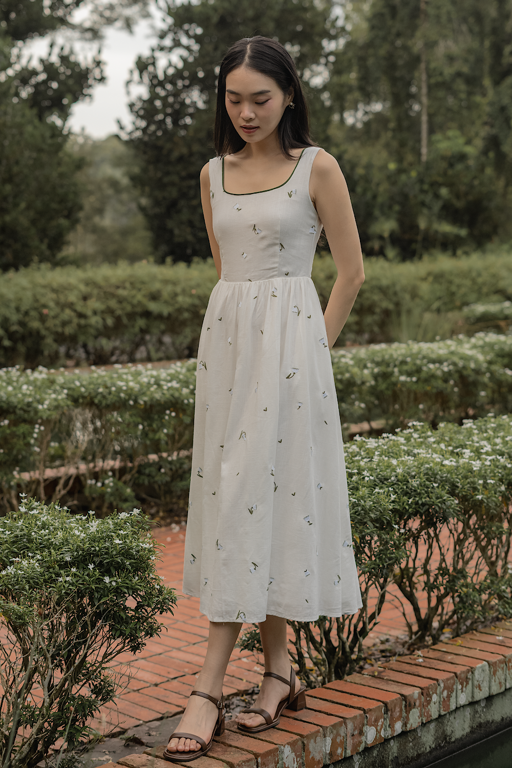 Lily of the Valley Embroidery Scoop Neck Dress (White)