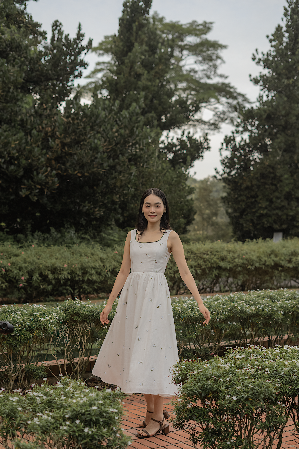 Lily of the Valley Embroidery Scoop Neck Dress (White)