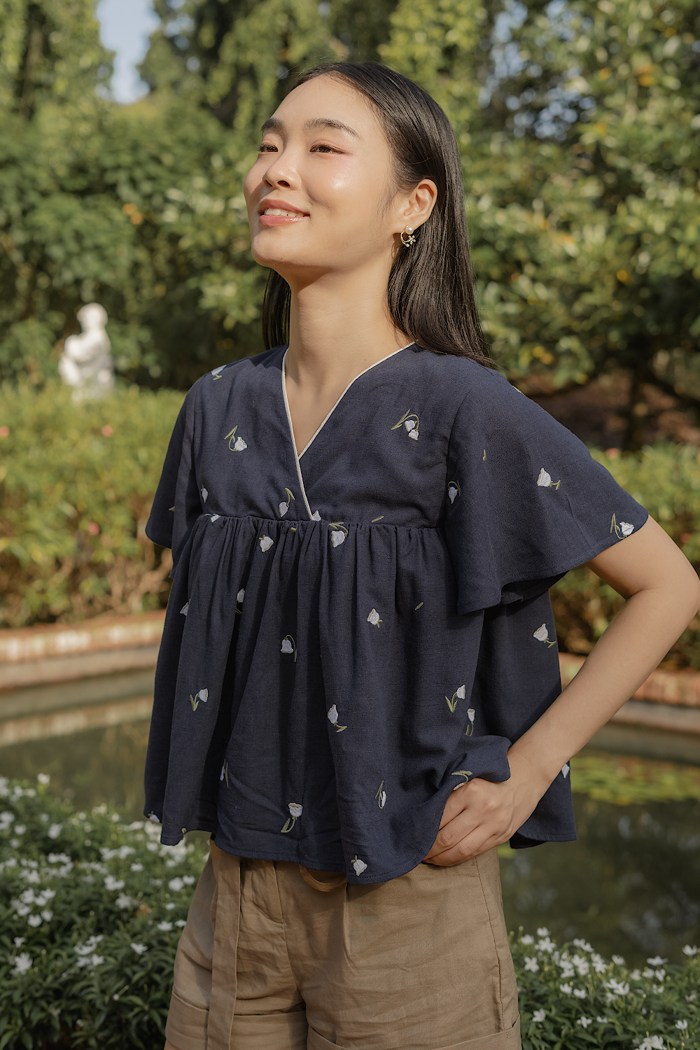 Lily of the Valley Embroidery Flutter Blouse (Navy)