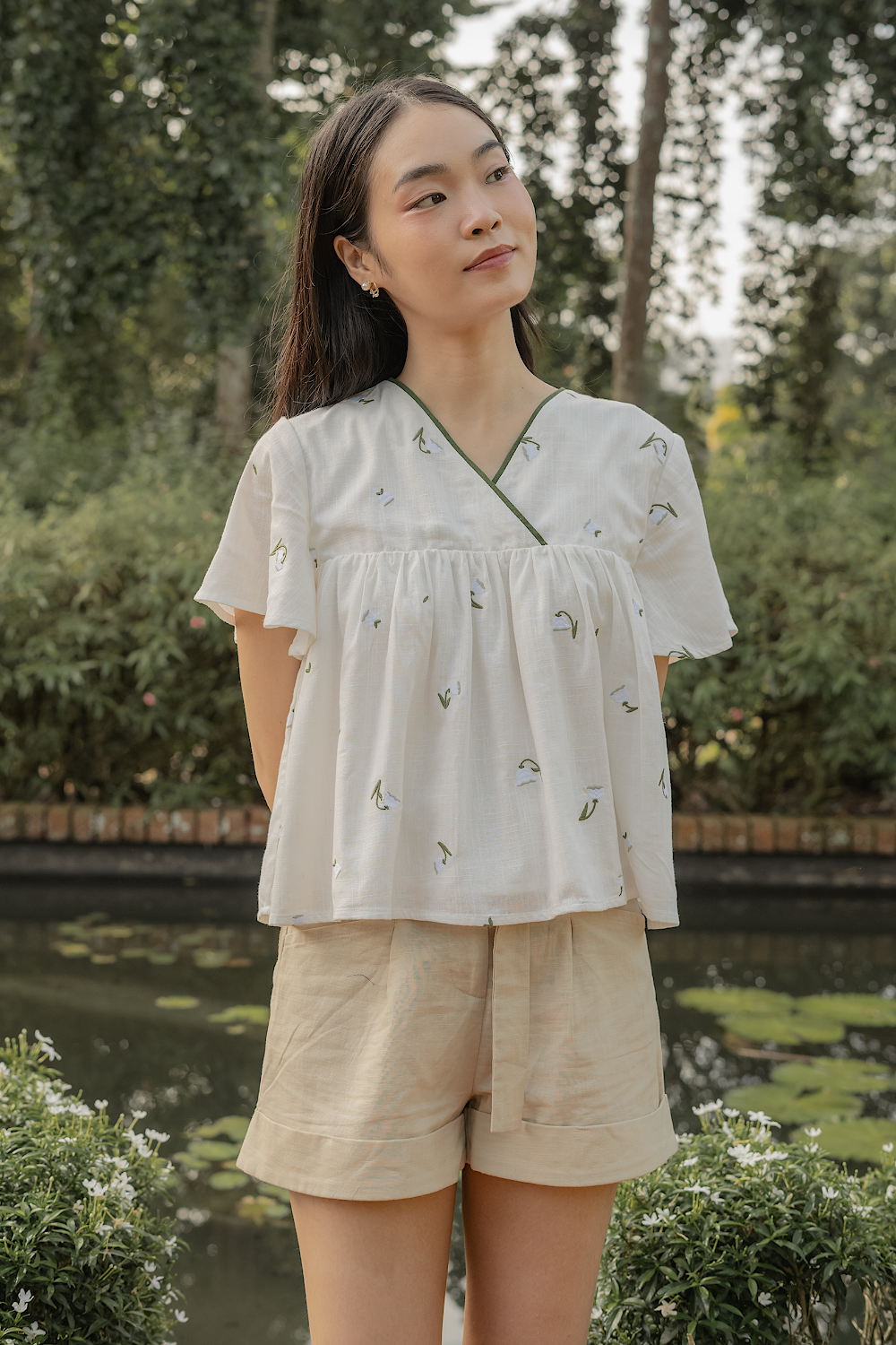 Lily of the Valley Embroidery Flutter Blouse (White)