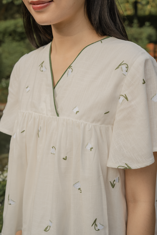 Lily of the Valley Embroidery Flutter Blouse (White)