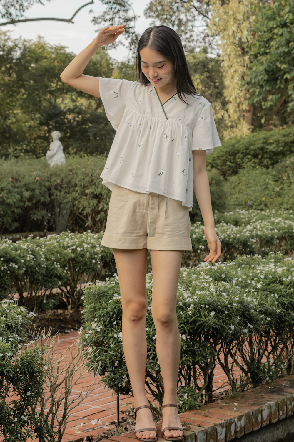 Lily of the Valley Embroidery Flutter Blouse (White)