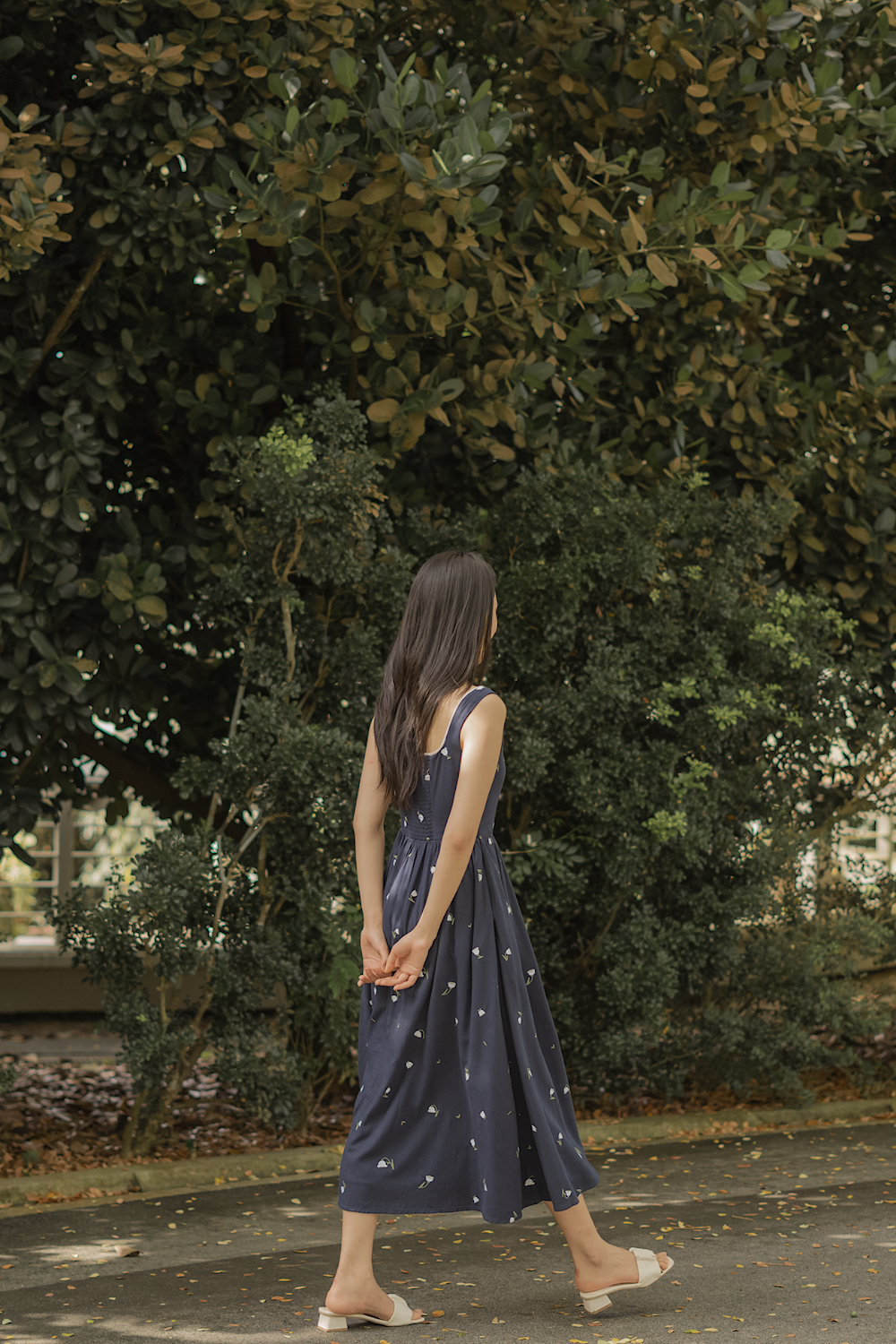 Lily of the Valley Embroidery Scoop Neck Dress (Navy)