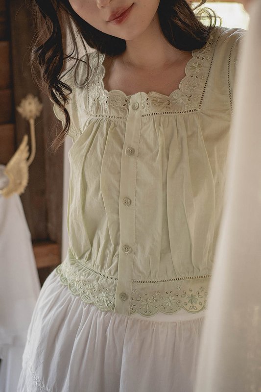 Clover Broderie Square Blouse (Sage)