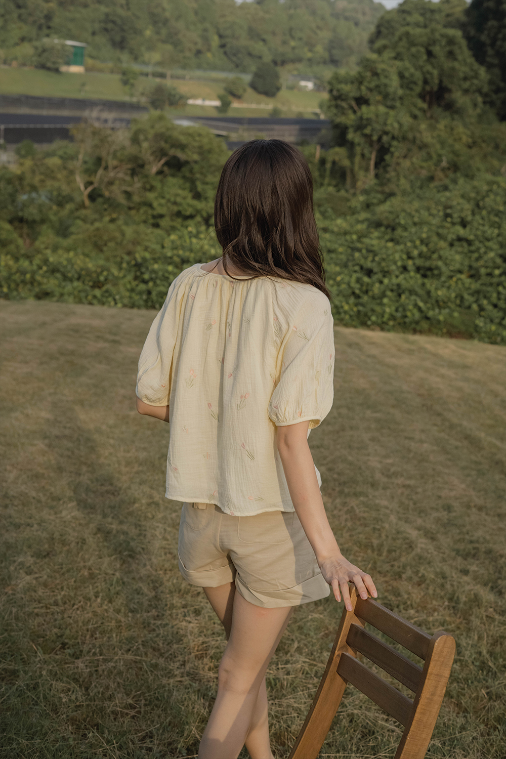 Tulips Embroidery Billowy Blouse (Daylight)