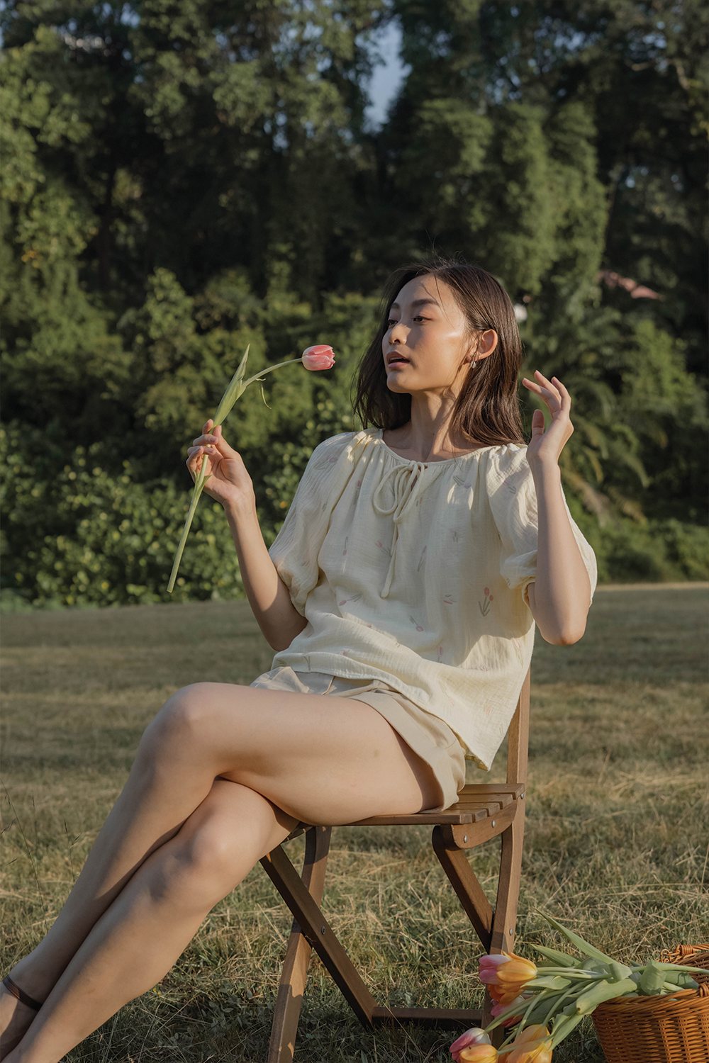 Tulips Embroidery Billowy Blouse (Daylight)