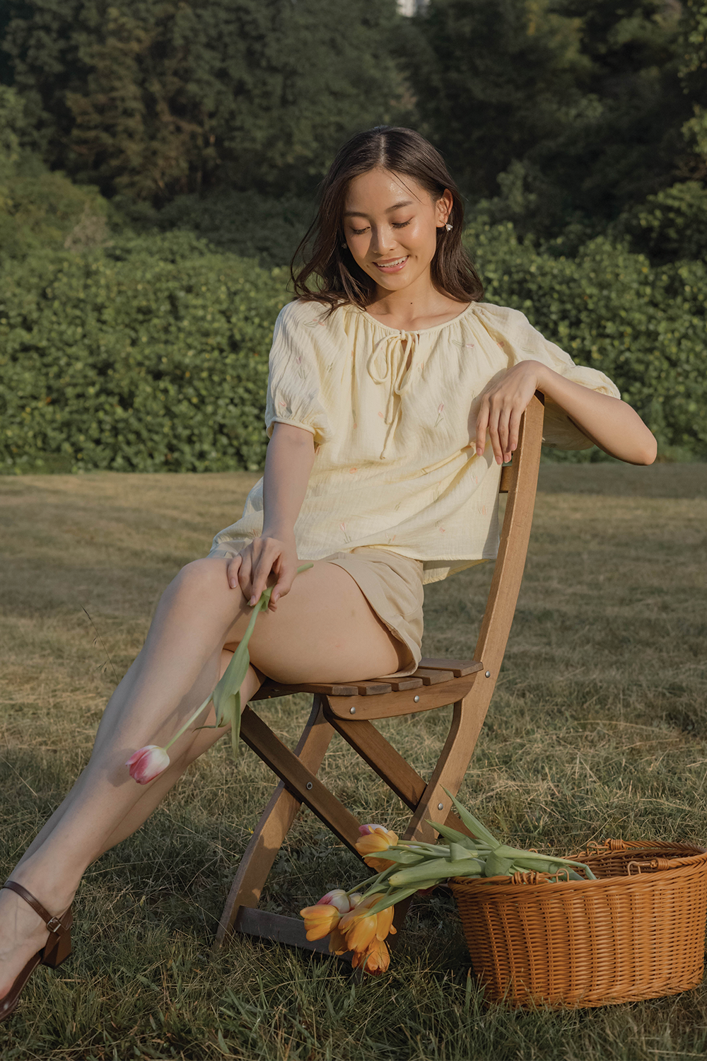 Tulips Embroidery Billowy Blouse (Daylight)