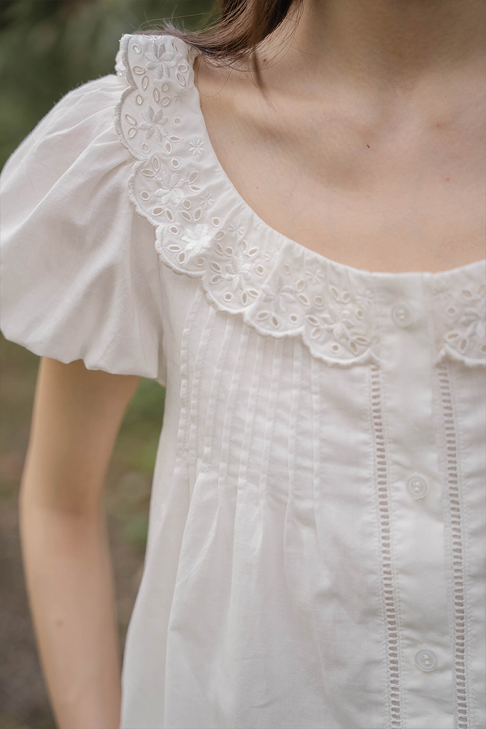 Clover Broderie Scallop Blouse (White)