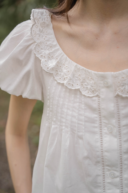 Clover Broderie Scallop Blouse (White)