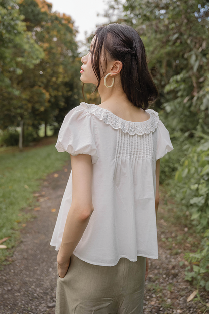 Clover Broderie Scallop Blouse (White)