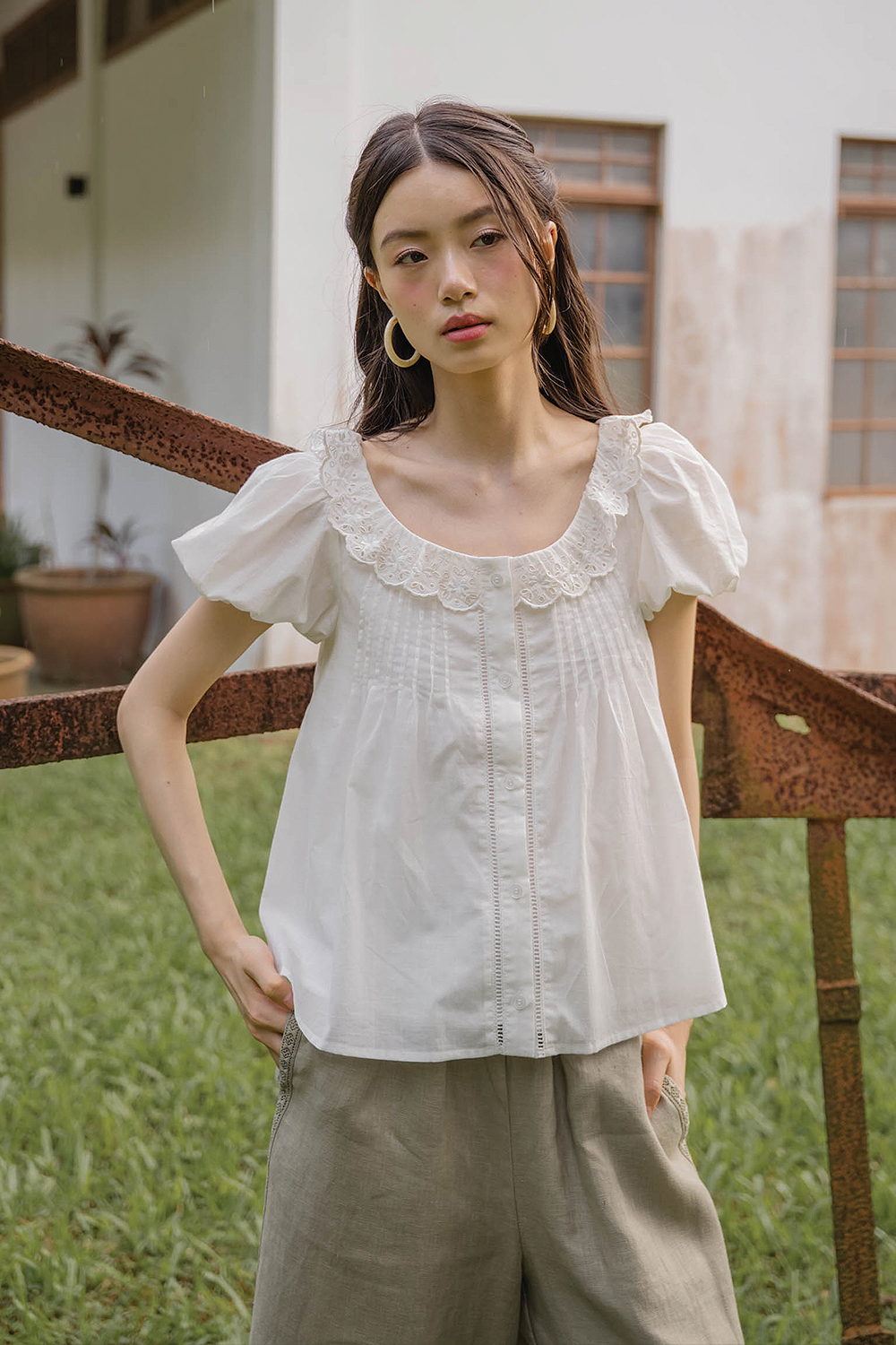 Clover Broderie Scallop Blouse (White)