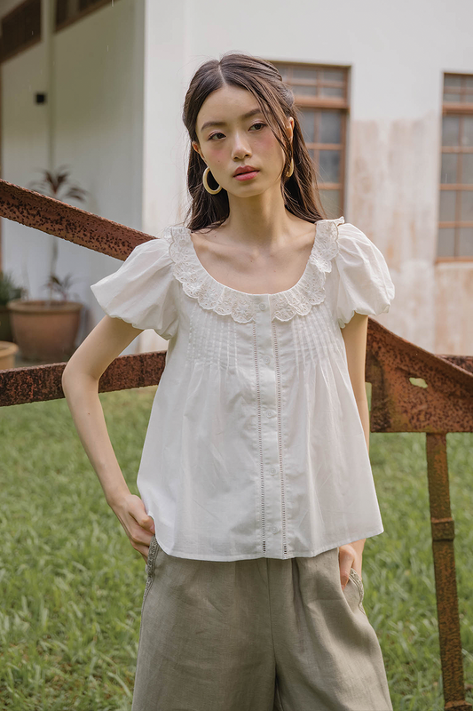 Clover Broderie Scallop Blouse (White)