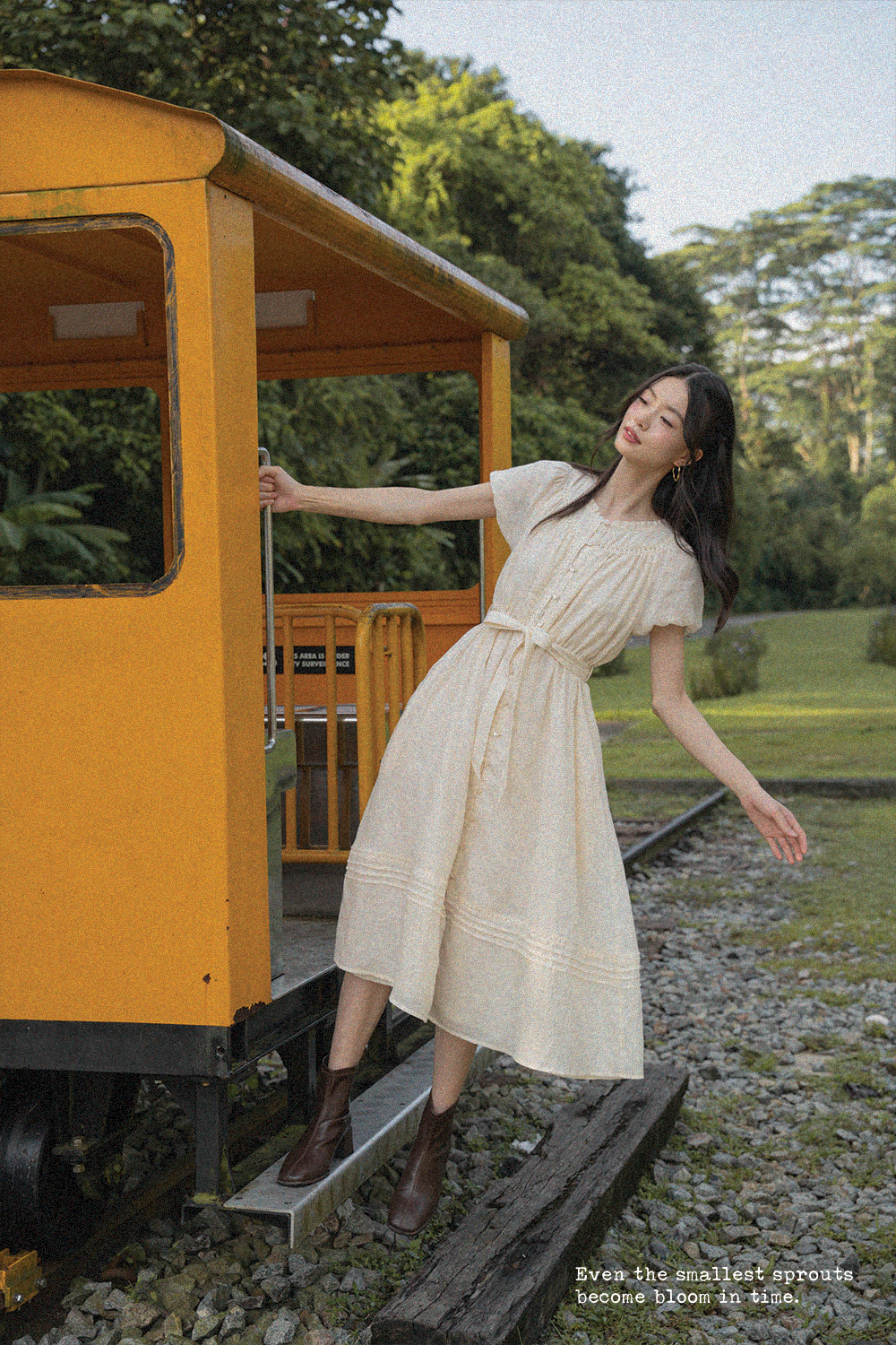 Floret Button Down Dress (Soft Oat)