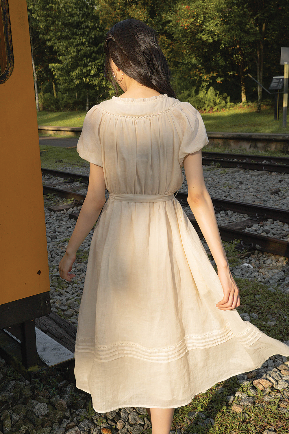Floret Button Down Dress (Soft Oat)