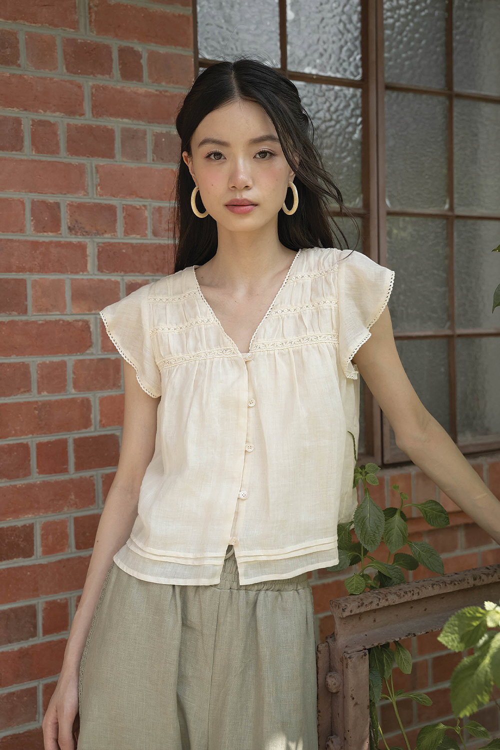Floret Flutter Blouse (Soft Oat)
