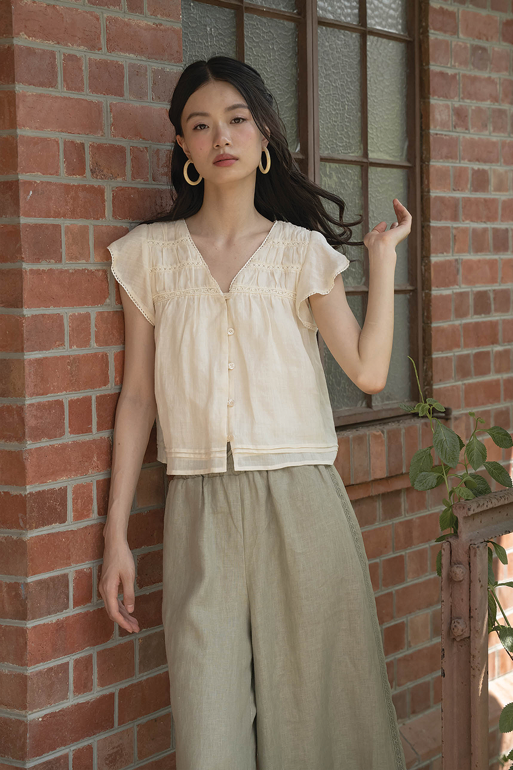 Floret Flutter Blouse (Soft Oat)