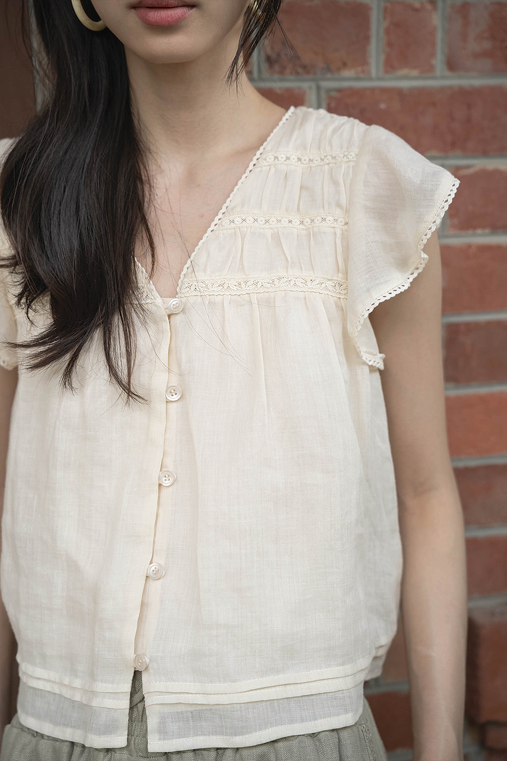 Floret Flutter Blouse (Soft Oat)