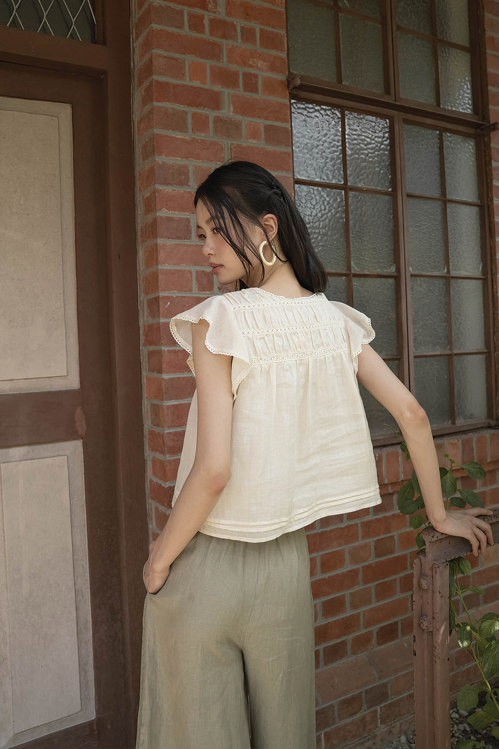 Floret Flutter Blouse (Soft Oat)