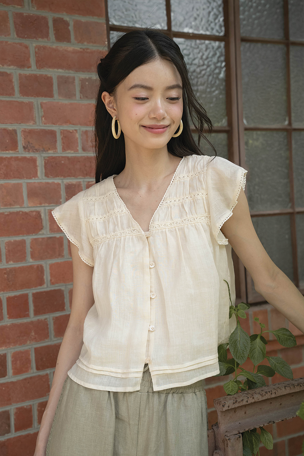 Floret Flutter Blouse (Soft Oat)