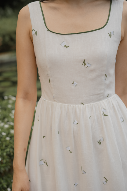 Lily of the Valley Embroidery Scoop Neck Dress (White)