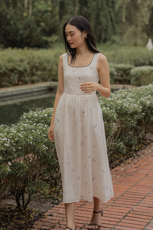 Lily of the Valley Embroidery Scoop Neck Dress (White)