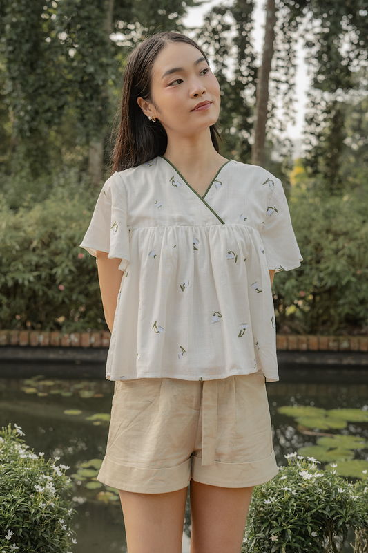 Lily of the Valley Embroidery Flutter Blouse (White)