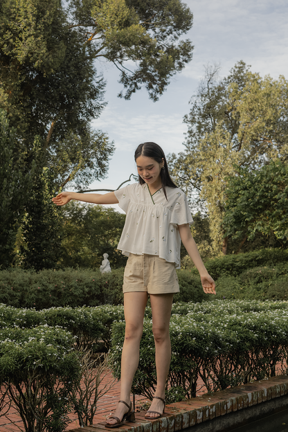 Lily of the Valley Embroidery Flutter Blouse (White)