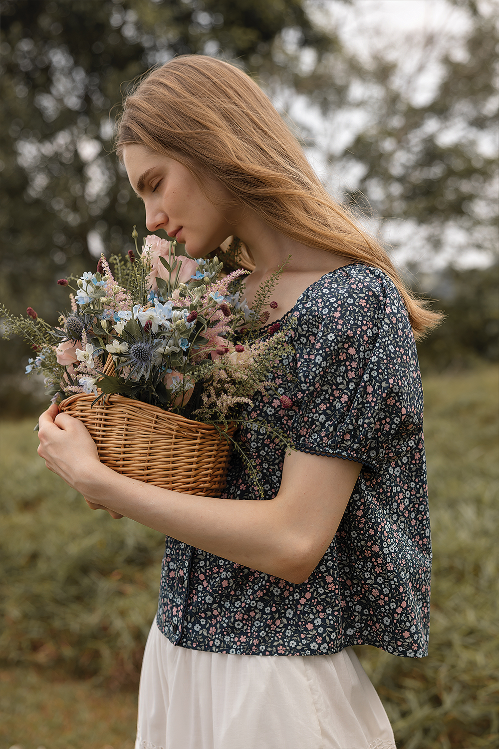 Bloom Puffy Blouse (Navy)