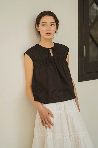 Meadows Broderie Relaxed Blouse (Black)